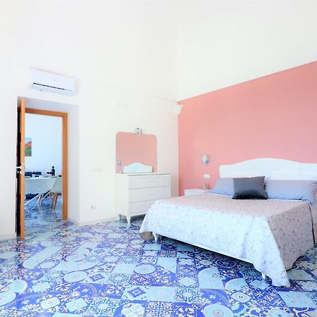 Mary'S Apartments - De Vivo Realty มัสซาลูเบรนเซ ภายนอก รูปภาพ