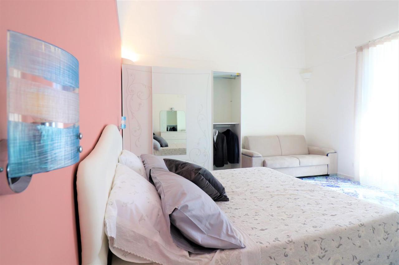 Mary'S Apartments - De Vivo Realty มัสซาลูเบรนเซ ภายนอก รูปภาพ