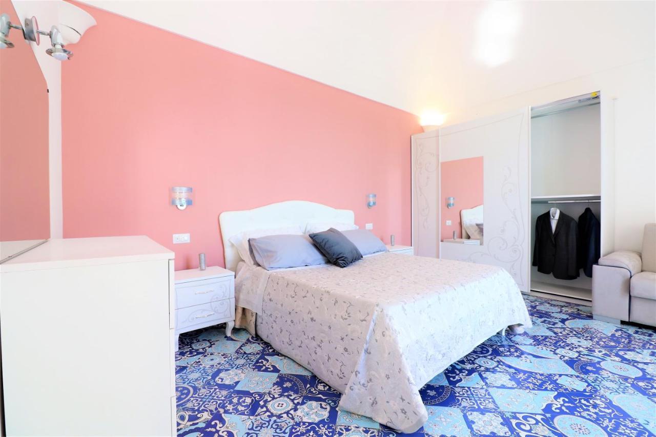 Mary'S Apartments - De Vivo Realty มัสซาลูเบรนเซ ภายนอก รูปภาพ